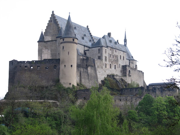 Vianden Castle is built on top of a rocky outcrop above the tiny town of Vianden. To reach it, visitors follow this single lane street running along the side of the ridge.